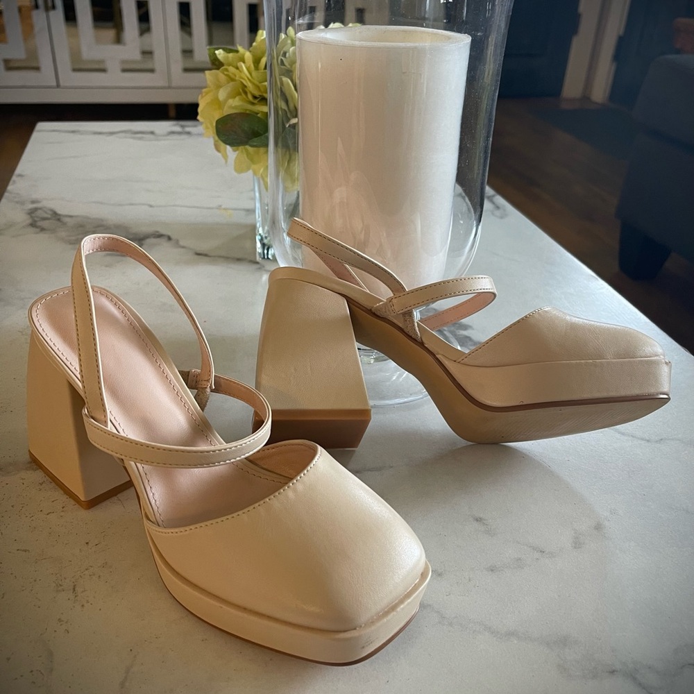 Apricot chunky Mary Jane style heels 4” heel 1” platform